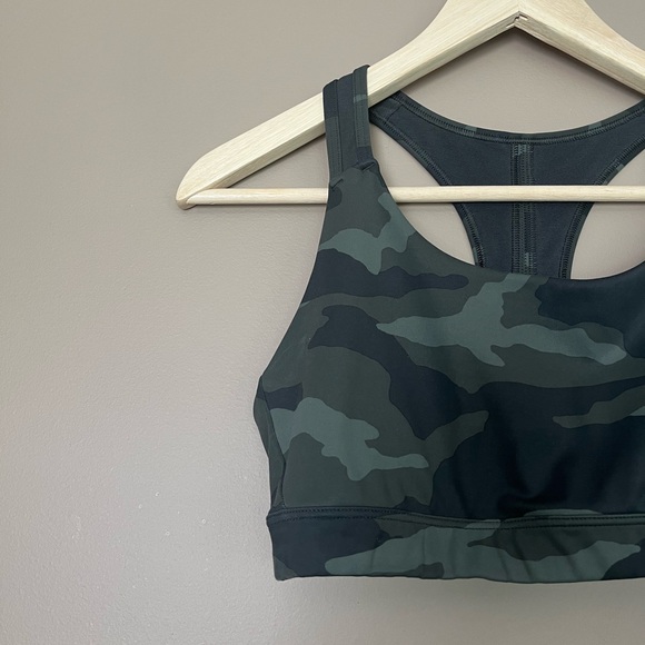 {Athleta} Contender Printed Racerback Sports Bra in Black Olive Camo - Small - Picture 2 of 8